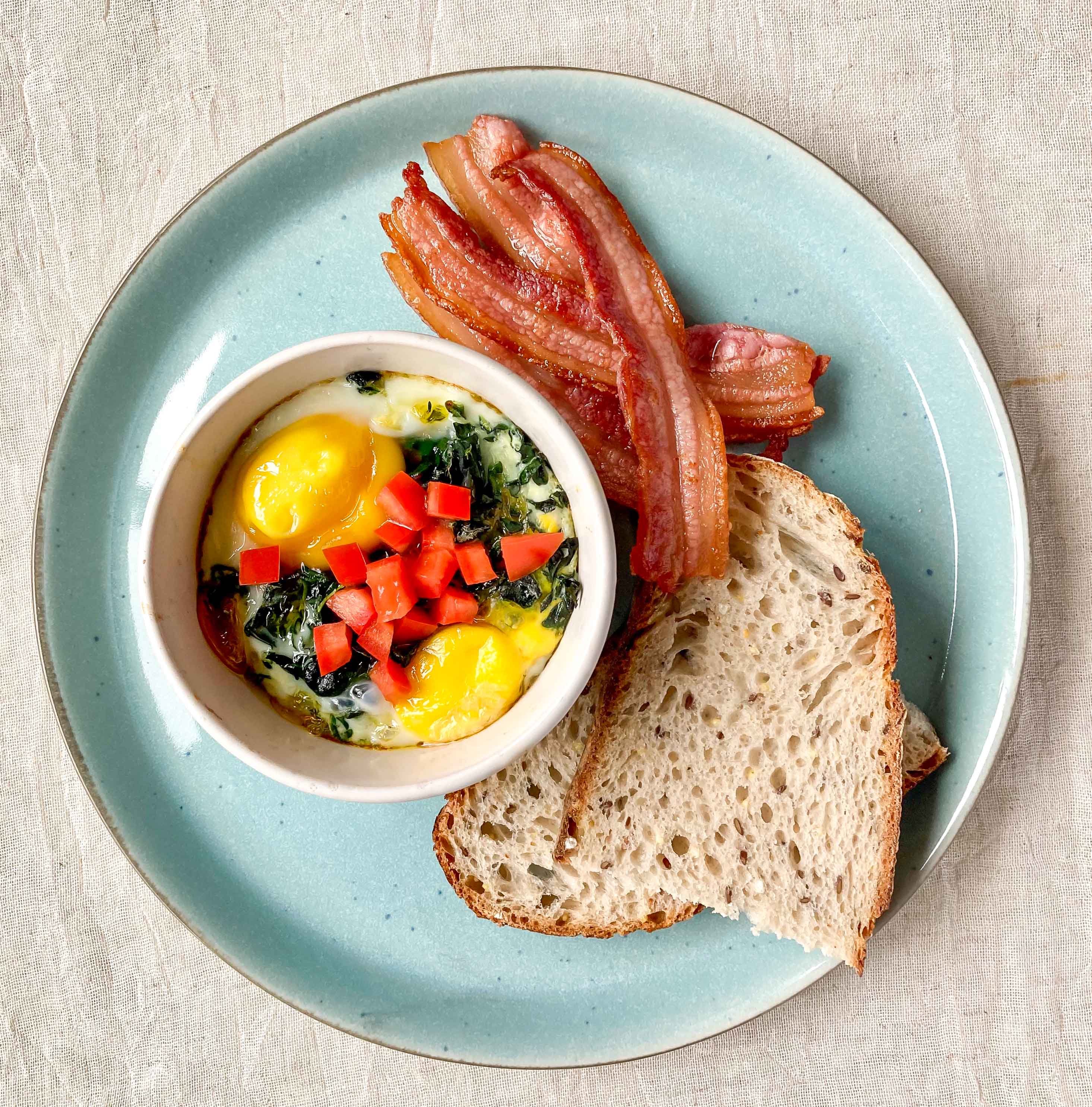 Baked eggs with tomato and kale